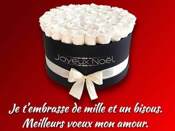 Cartes de Noël personnalisées: Un câlin et un baiser avec un beau bouquet de roses blanches